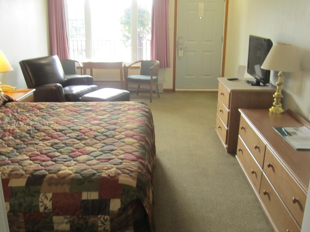 Bishops Country Inn Motel Jackman Chambre photo