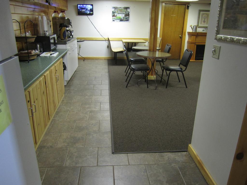Bishops Country Inn Motel Jackman Extérieur photo