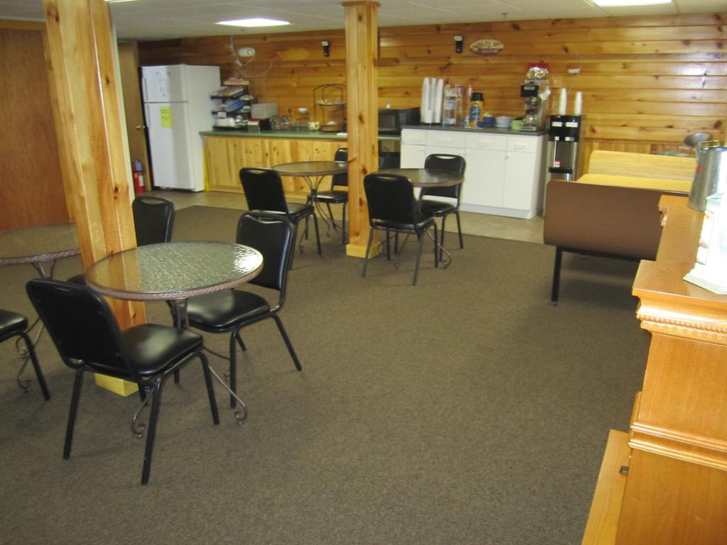 Bishops Country Inn Motel Jackman Extérieur photo