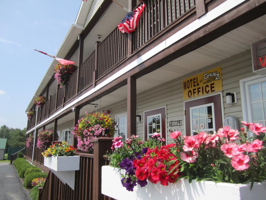 Bishops Country Inn Motel Jackman Extérieur photo