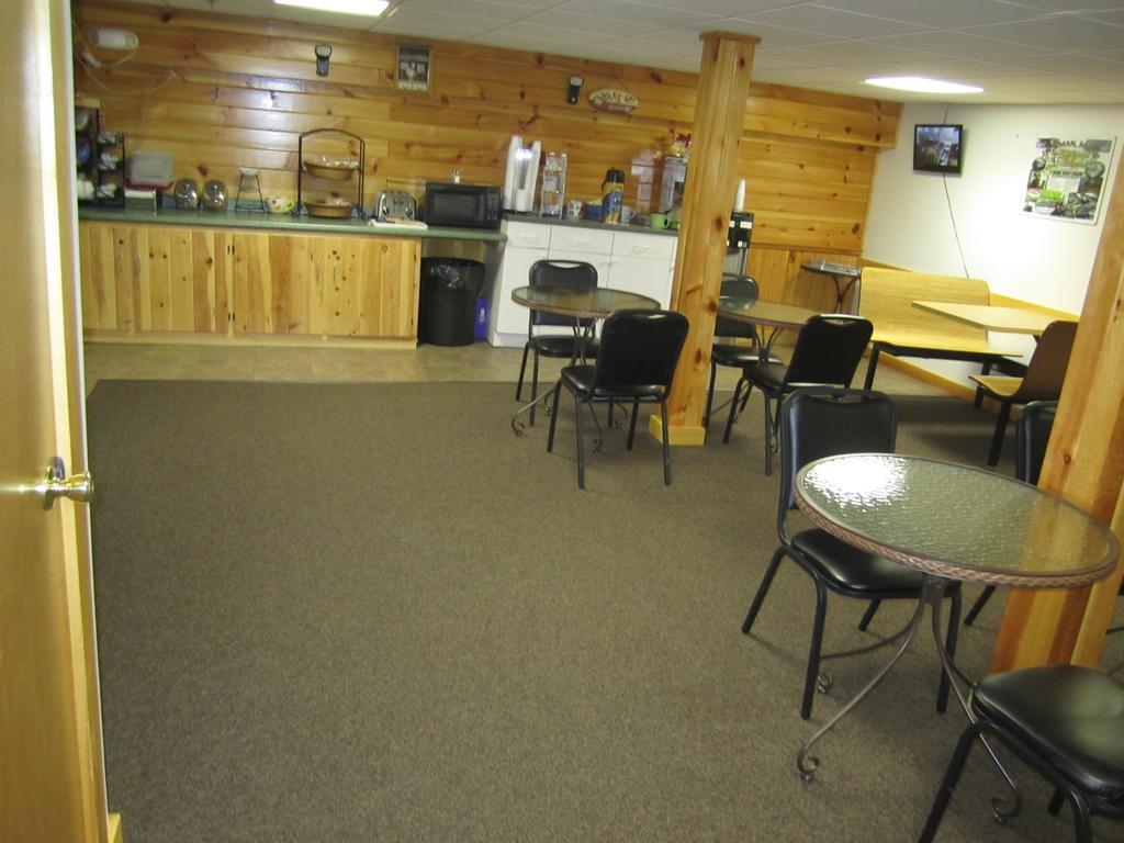 Bishops Country Inn Motel Jackman Extérieur photo